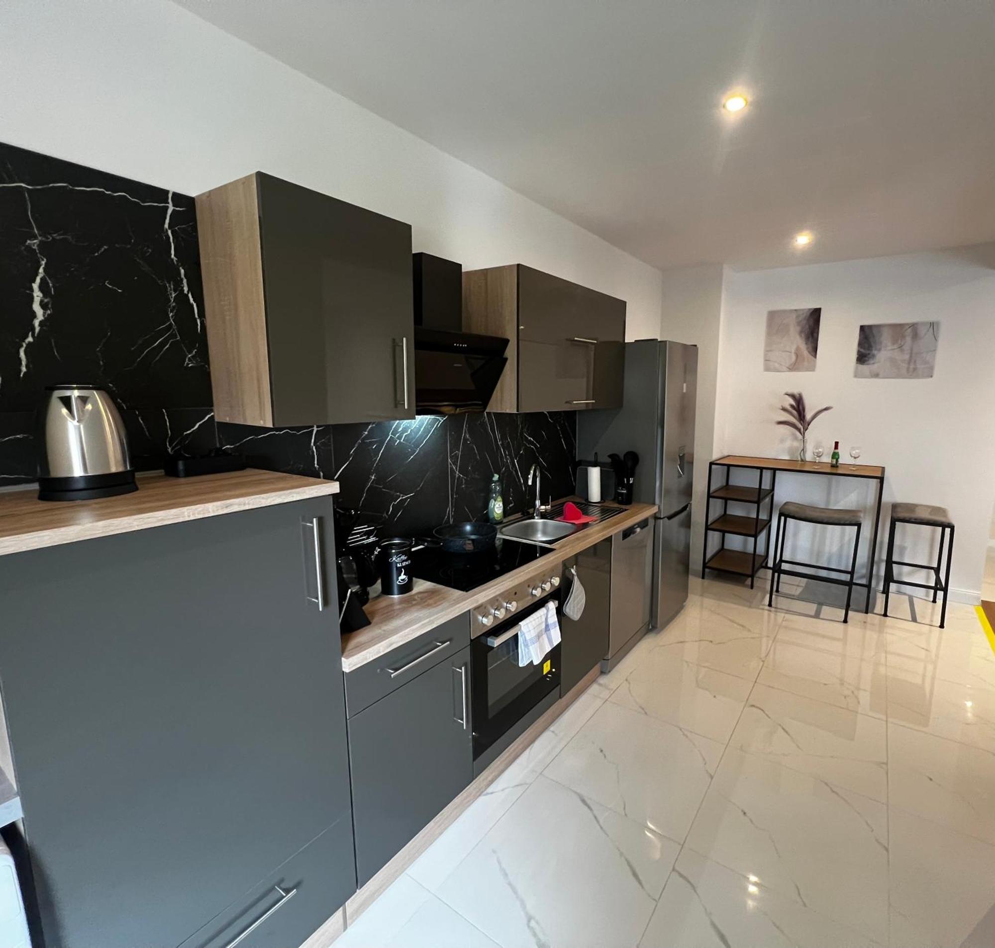 105 Quadratmeter Apartment, Parkplatz, Kinderfreundlich, 6 Personen, Wifi, Vollausgestattete Kueche, Crimmitschau Dış mekan fotoğraf
