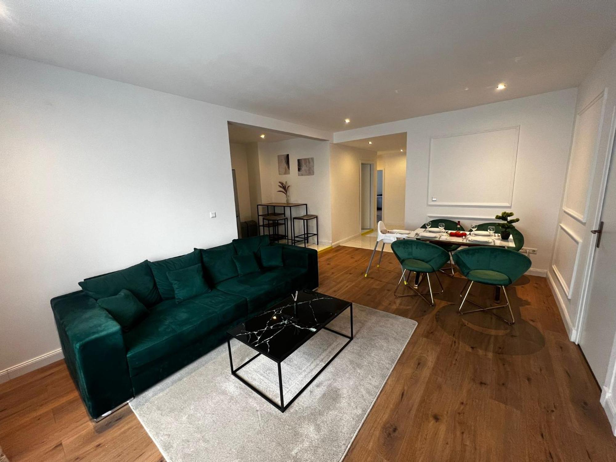 105 Quadratmeter Apartment, Parkplatz, Kinderfreundlich, 6 Personen, Wifi, Vollausgestattete Kueche, Crimmitschau Dış mekan fotoğraf