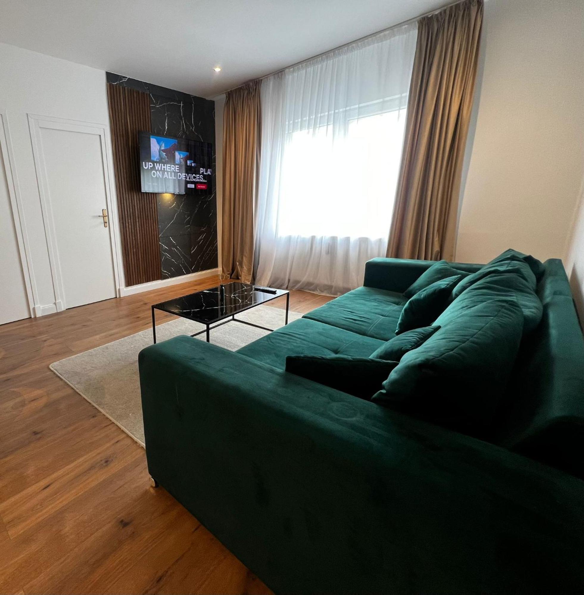 105 Quadratmeter Apartment, Parkplatz, Kinderfreundlich, 6 Personen, Wifi, Vollausgestattete Kueche, Crimmitschau Dış mekan fotoğraf