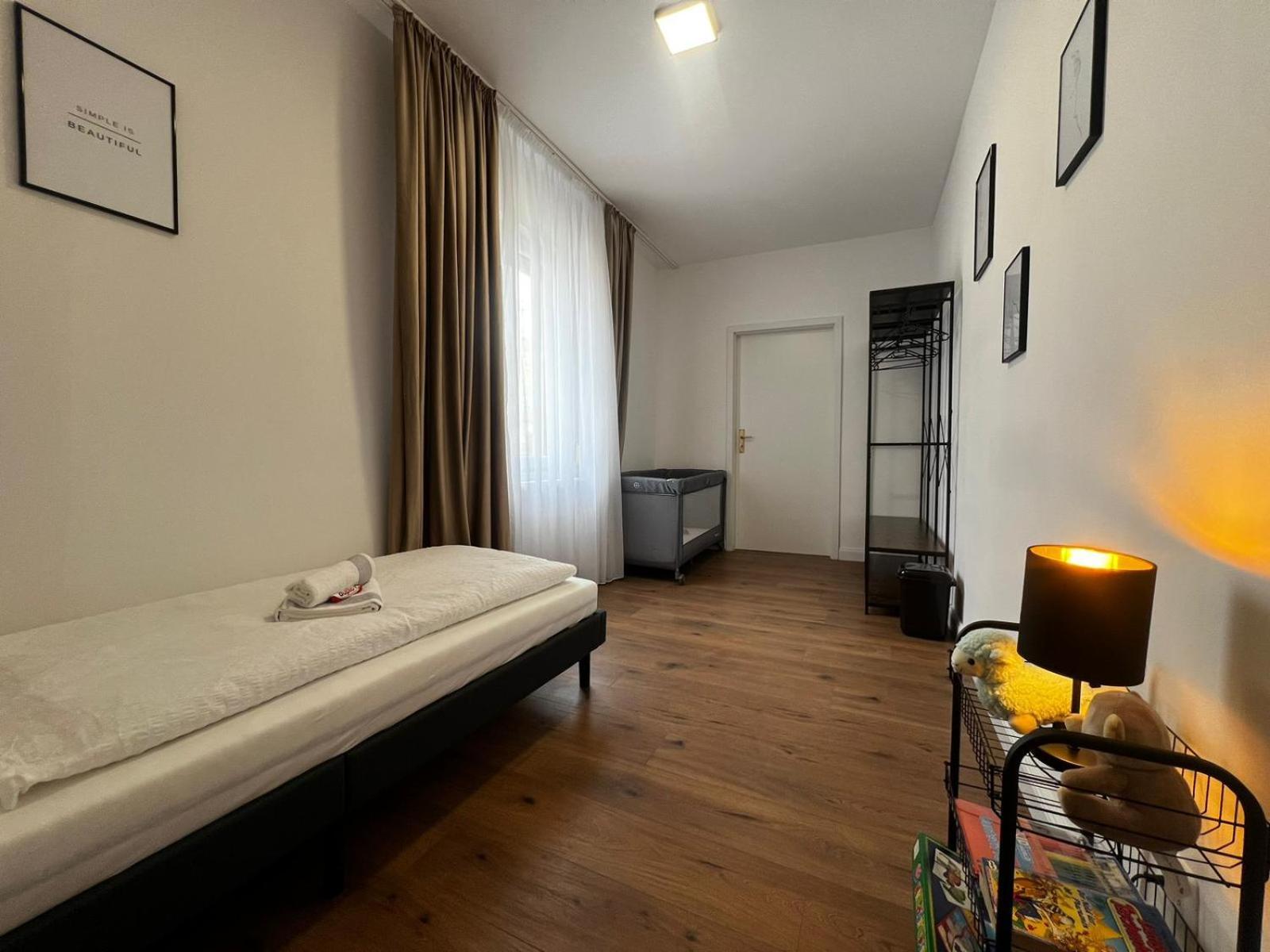 105 Quadratmeter Apartment, Parkplatz, Kinderfreundlich, 6 Personen, Wifi, Vollausgestattete Kueche, Crimmitschau Dış mekan fotoğraf