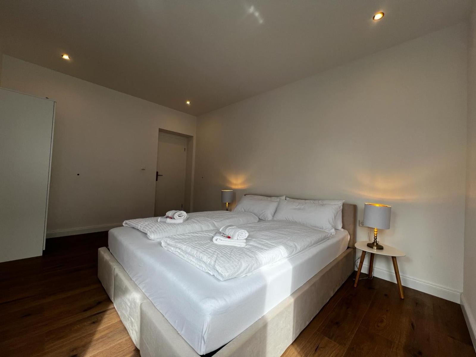 105 Quadratmeter Apartment, Parkplatz, Kinderfreundlich, 6 Personen, Wifi, Vollausgestattete Kueche, Crimmitschau Dış mekan fotoğraf