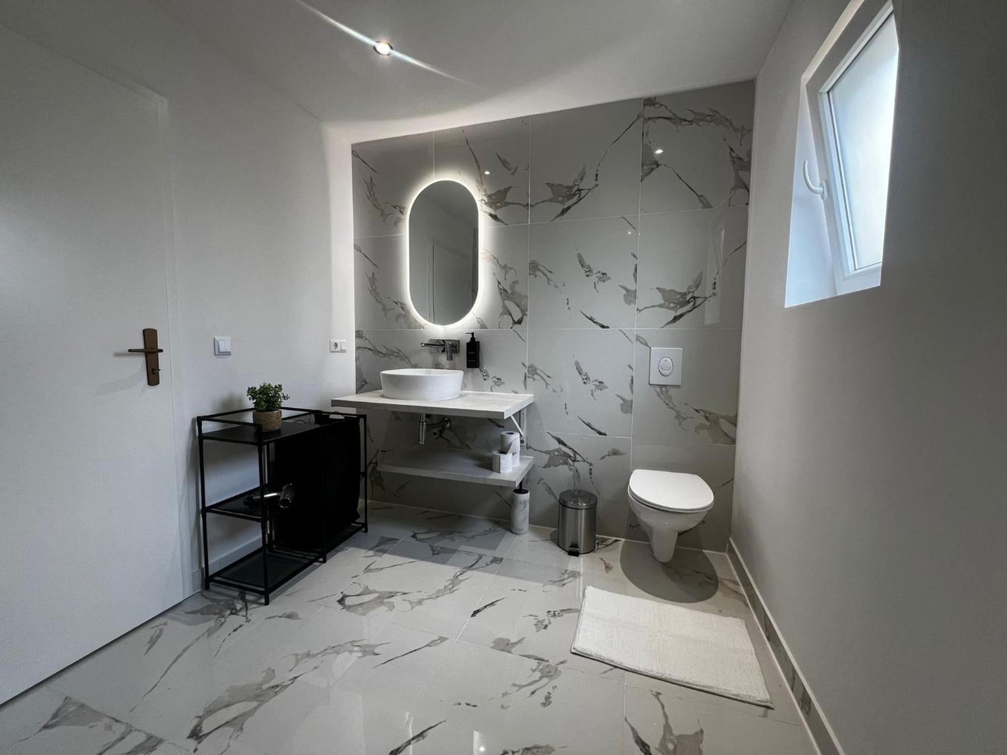 105 Quadratmeter Apartment, Parkplatz, Kinderfreundlich, 6 Personen, Wifi, Vollausgestattete Kueche, Crimmitschau Dış mekan fotoğraf