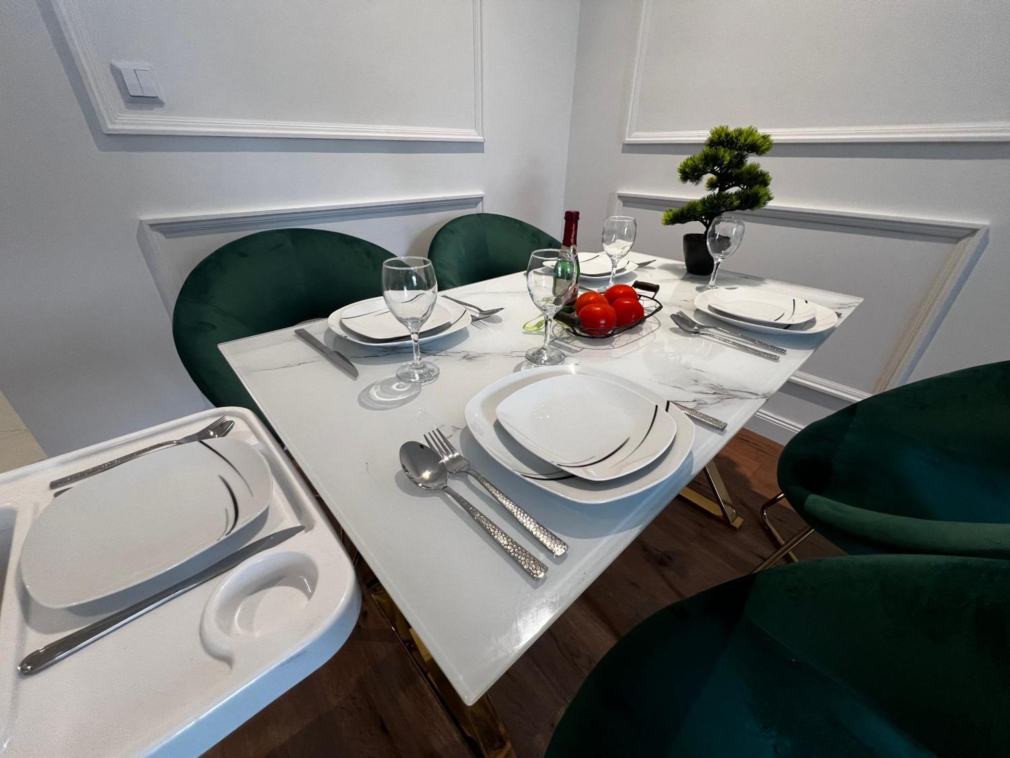 105 Quadratmeter Apartment, Parkplatz, Kinderfreundlich, 6 Personen, Wifi, Vollausgestattete Kueche, Crimmitschau Dış mekan fotoğraf