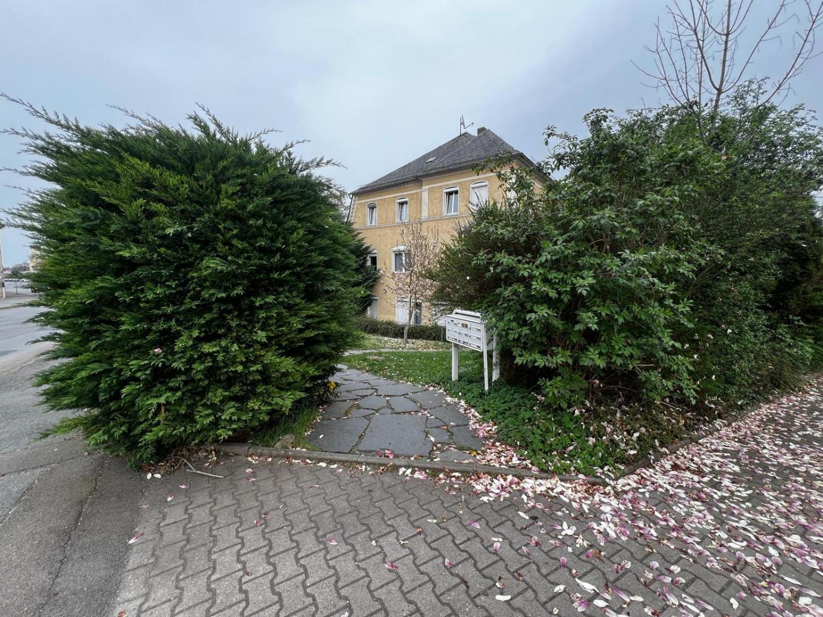 105 Quadratmeter Apartment, Parkplatz, Kinderfreundlich, 6 Personen, Wifi, Vollausgestattete Kueche, Crimmitschau Dış mekan fotoğraf