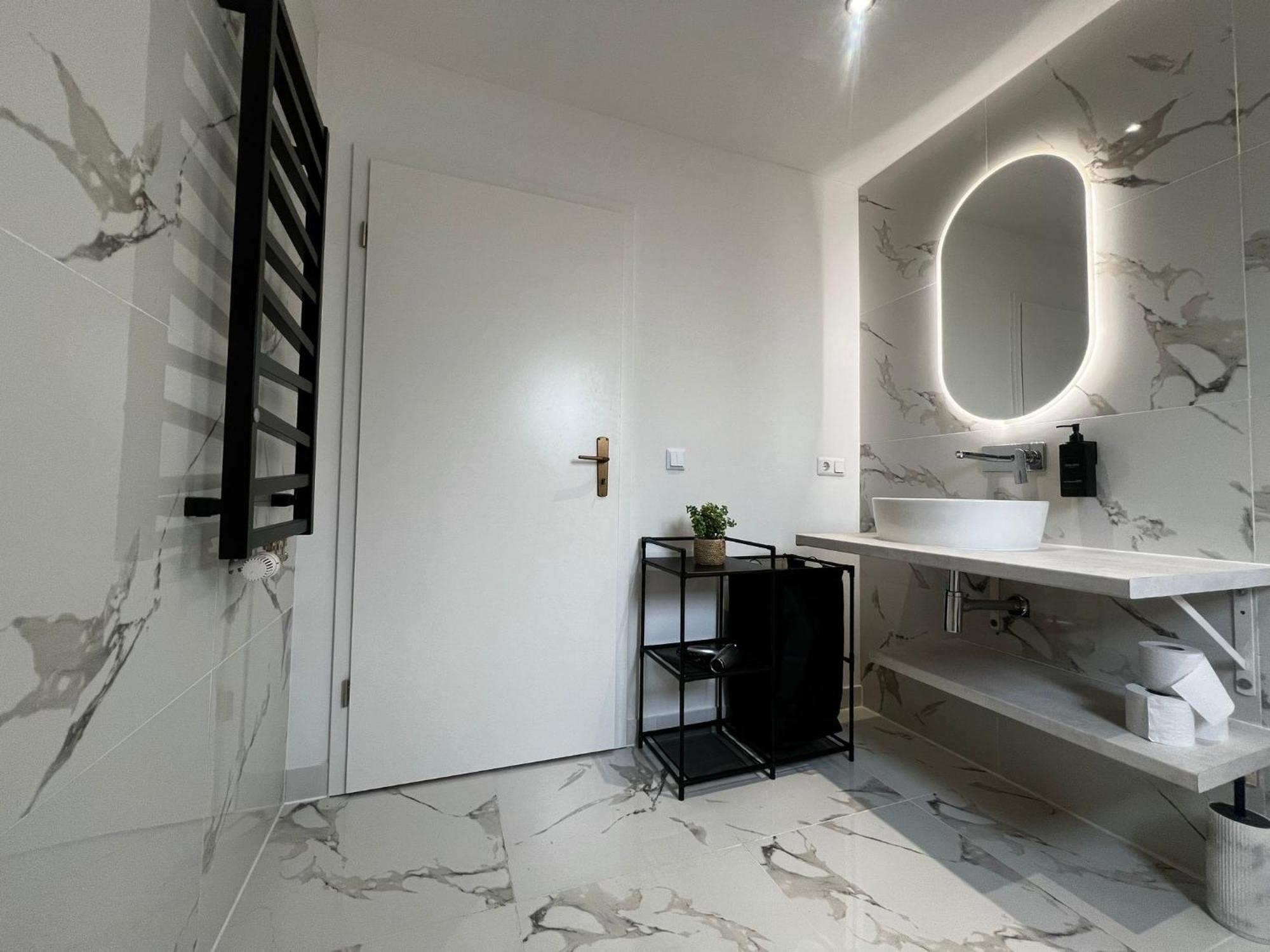 105 Quadratmeter Apartment, Parkplatz, Kinderfreundlich, 6 Personen, Wifi, Vollausgestattete Kueche, Crimmitschau Dış mekan fotoğraf